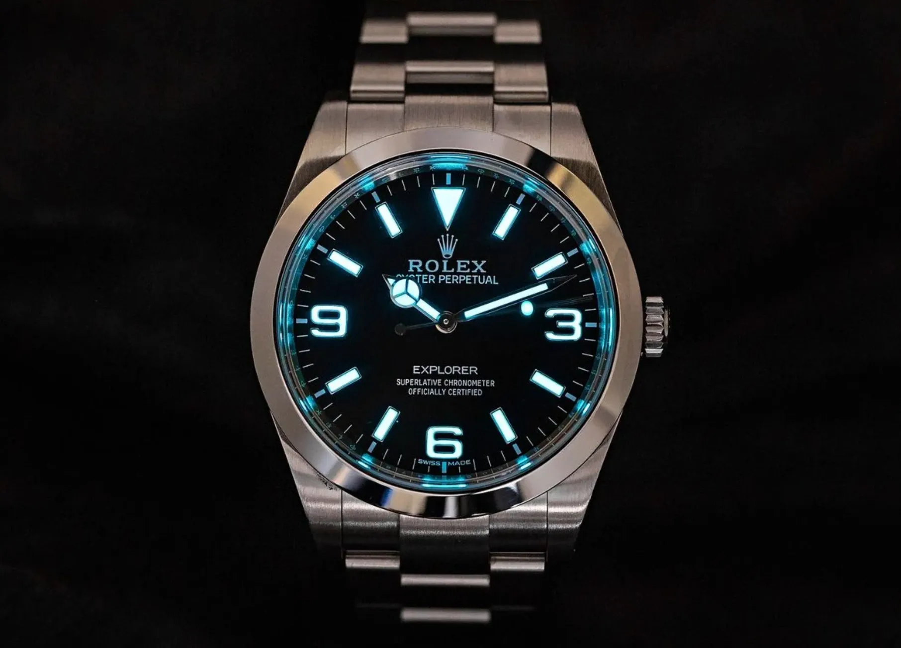 Super clone del Rolex Explorer mostrando el lume Chromalight en la esfera