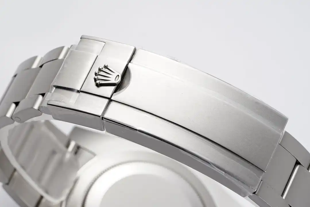 Submariner Parakeet 116610LN Miyota replica, vista en ángulo, esfera turquesa