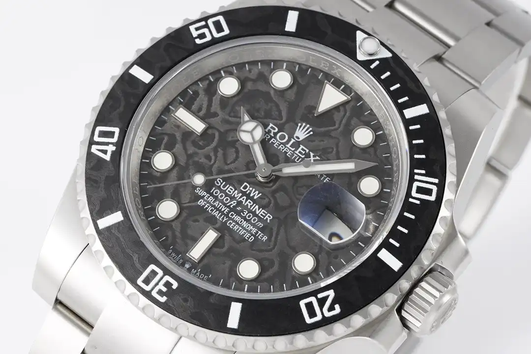 Rolex Submariner Parakeet 116610LN replica, vista en ángulo, esfera de carbono