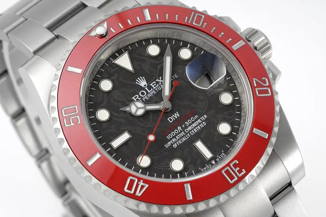 Rolex Submariner Parakeet 116610LN replica, macro del bisel, inserto rojo de Cerachrom
