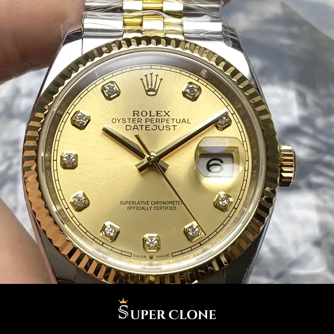 Rolex Datejust 126233 replica, bisel estriado de oro amarillo en detalle