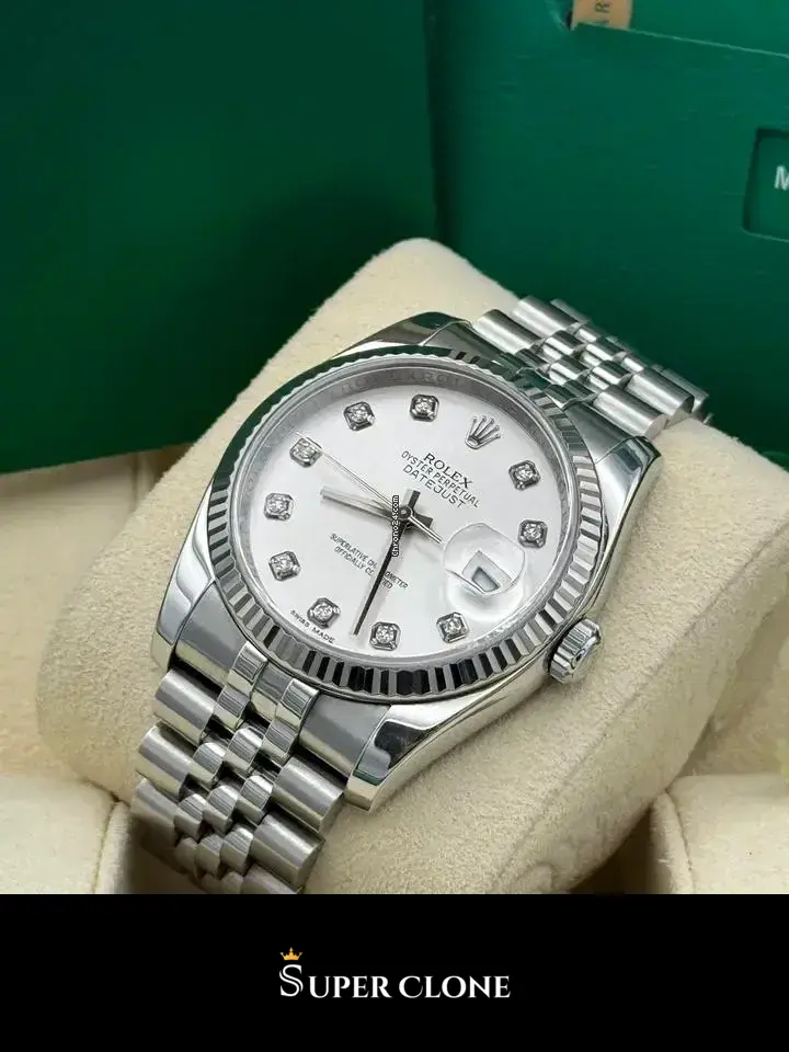 Rolex Datejust 126234 replica, detalle del bisel acanalado de oro blanco