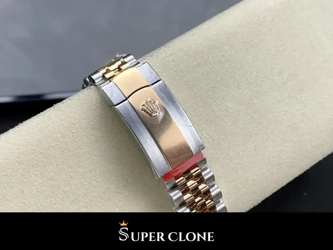 Rolex Datejust 126331 replica, detalle del bisel estriado de oro Everose