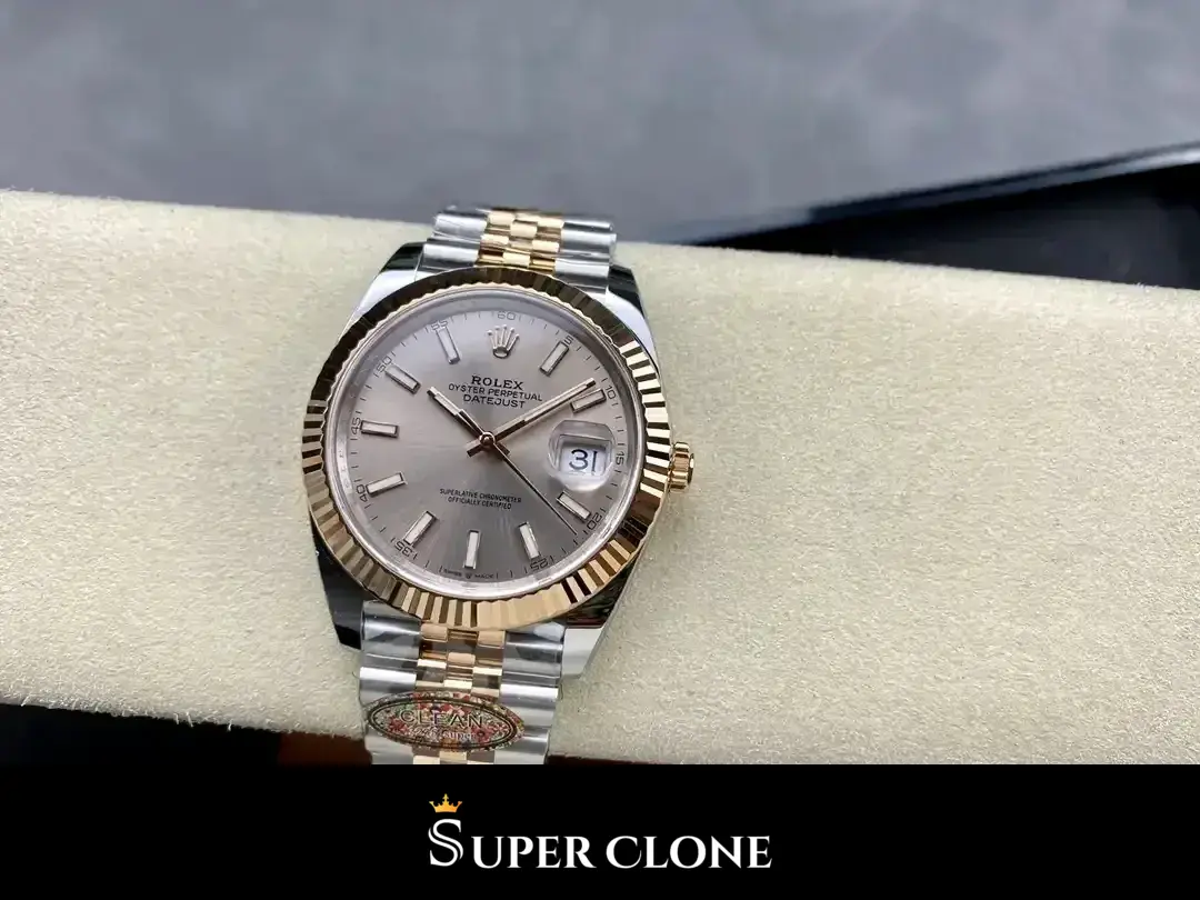 Datejust 126331 esfera Sundust sunburst con índices de barra y lupa Cyclops sobre la fecha