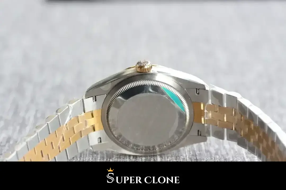 Datejust 126333 réplica de Rolex esfera verde — vista en ángulo