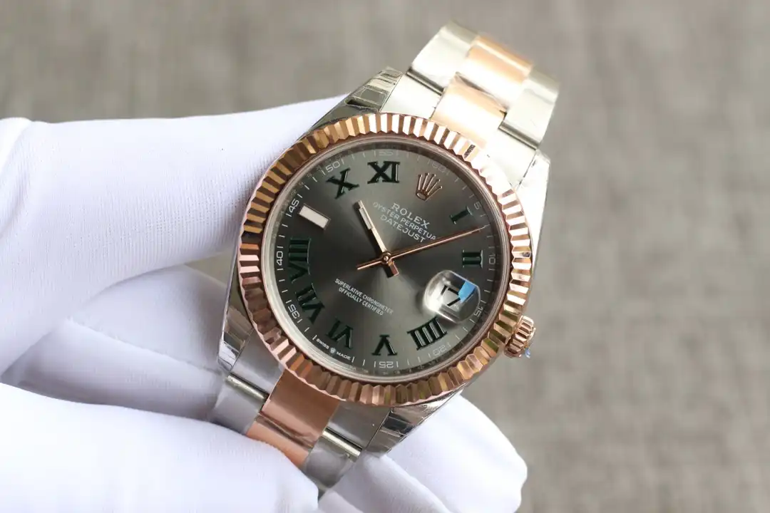 Esfera pizarra Wimbledon de la Datejust 126331 réplica, números romanos verdes en primer plano