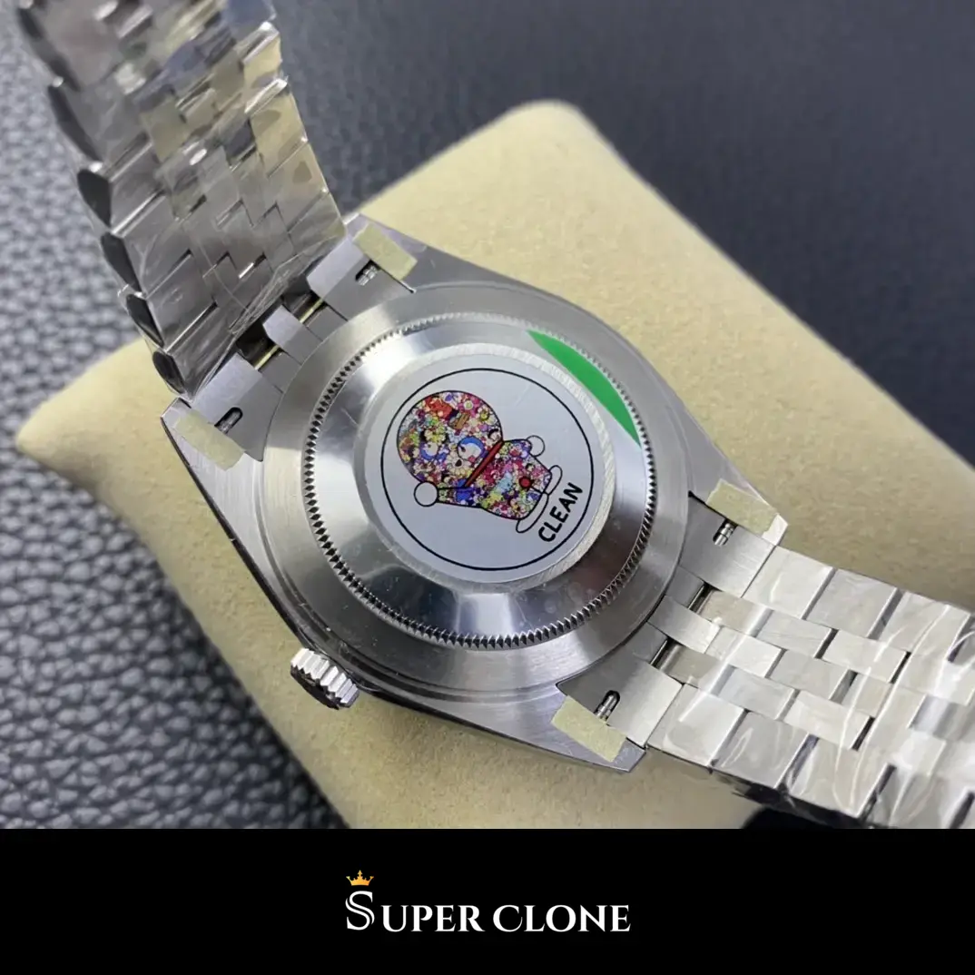 Rolex Datejust 126334 replica, vista en angulo, esfera plata sunburst
