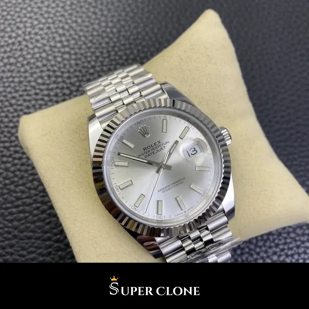 Rolex Datejust 126334 replica, detalle del fondo de caja, esfera plata