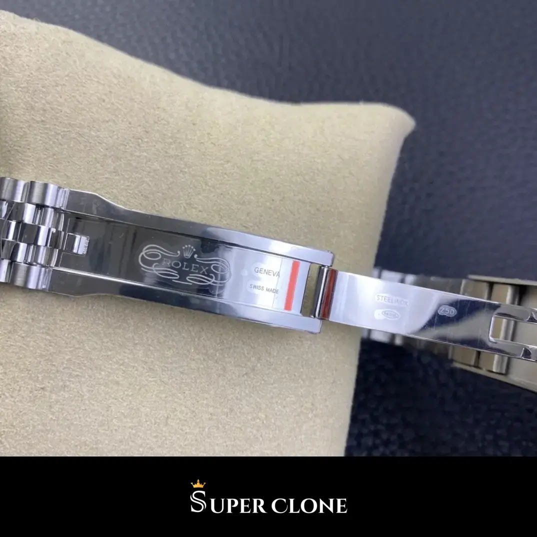 Rolex Datejust 126334 replica, macro del bisel acanalado, plata