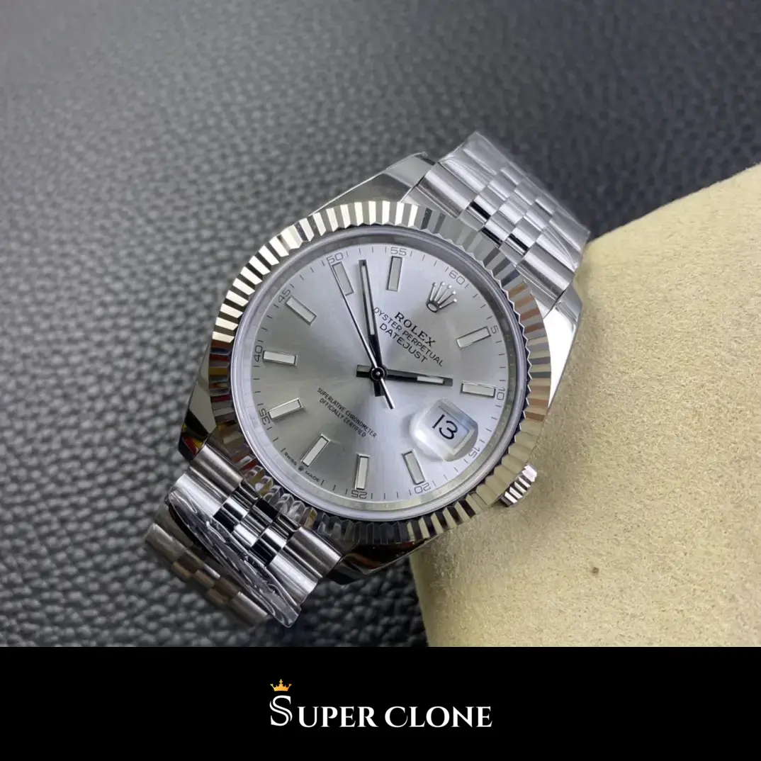 Rolex Datejust 126334 replica, detalle de corona y caja, plata
