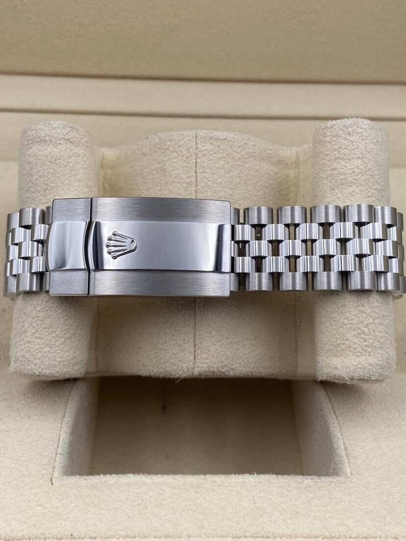Datejust 126300 replica, esfera plateada, detalle del fondo de caja