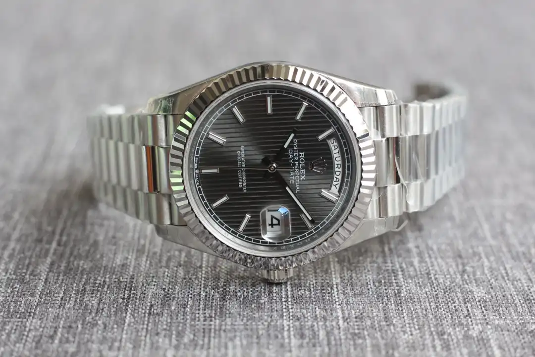 Day-Date 228239 réplica de Rolex 40mm — detalle de la corona y la caja