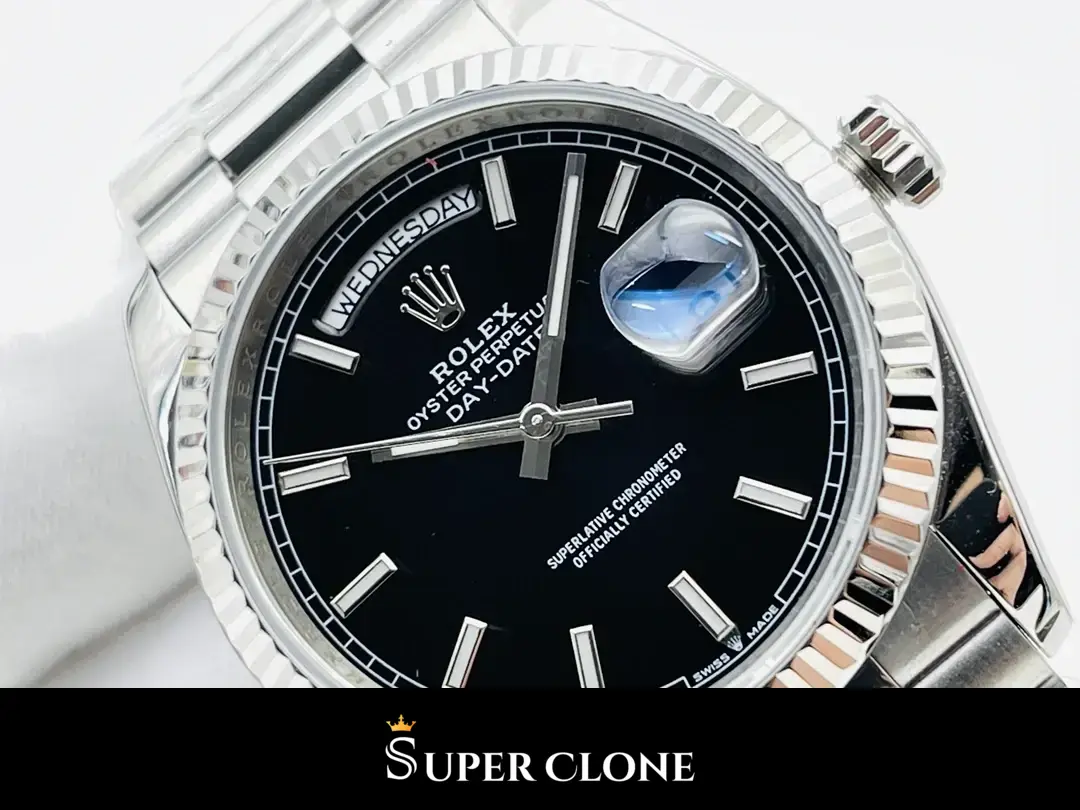 Rolex Day-Date 228236 replica, bisel estriado en acero 904L, vista 3