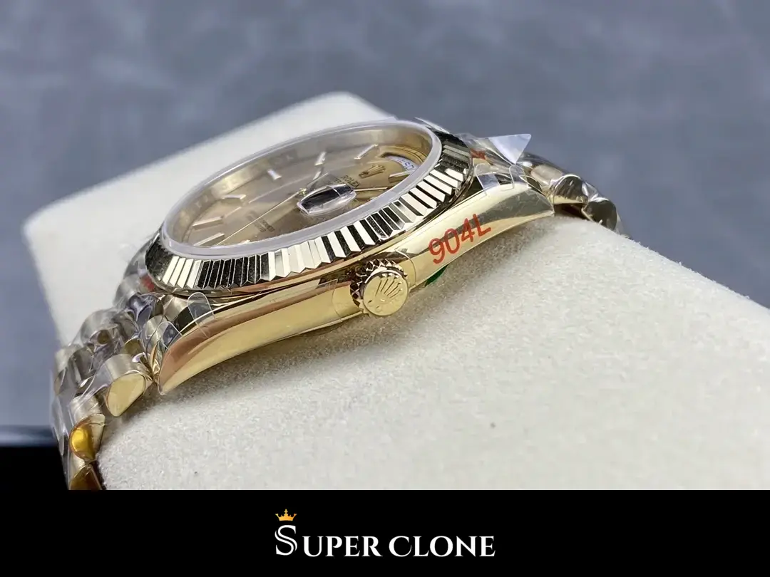 Rolex Day-Date 228238 replica champán, macro del bisel estriado