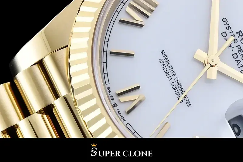 Day-Date 228238 replica, indices aplicados en la esfera blanca