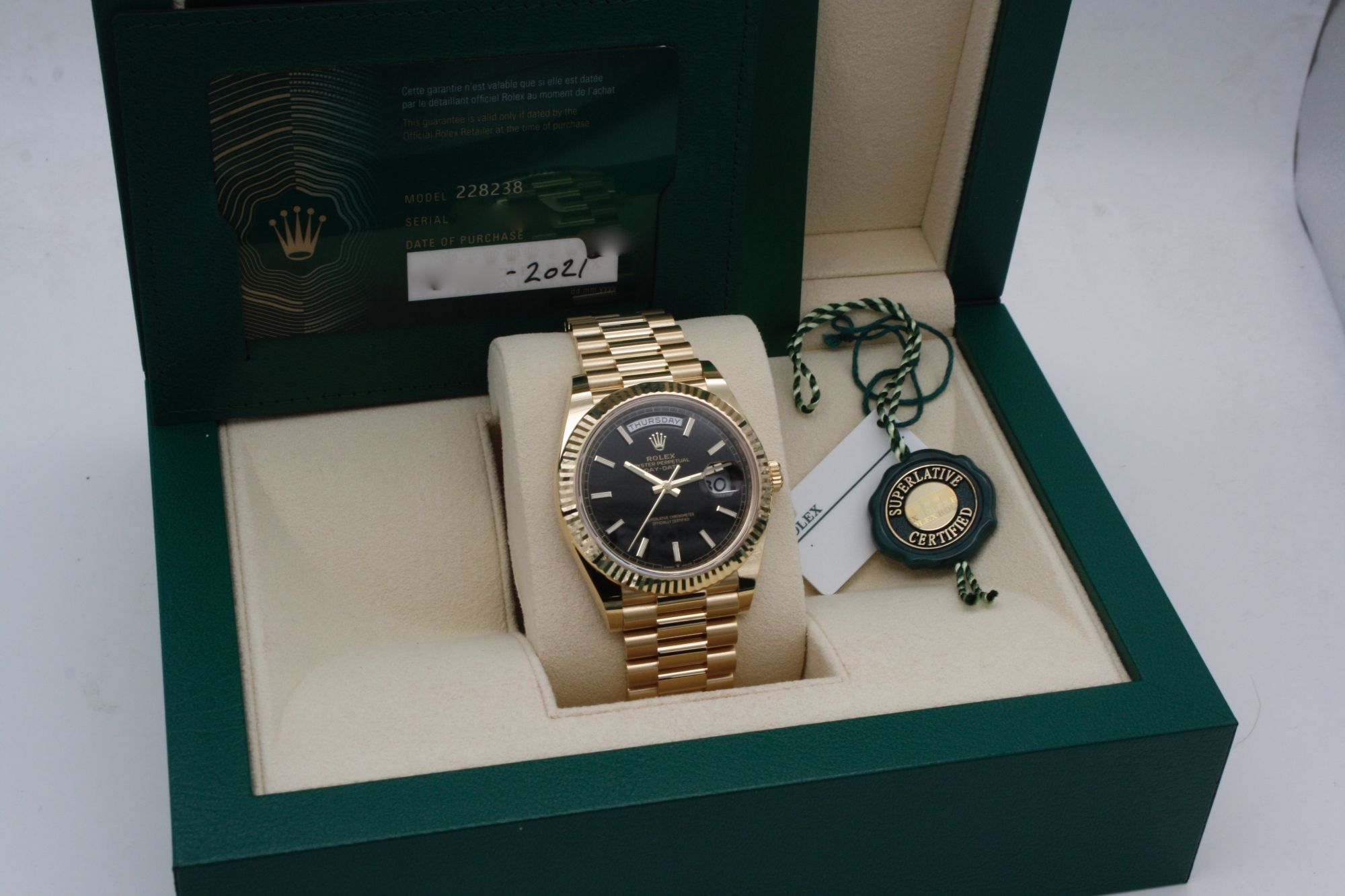 Rolex Day-Date 228238 replica esfera negra, vista en angulo