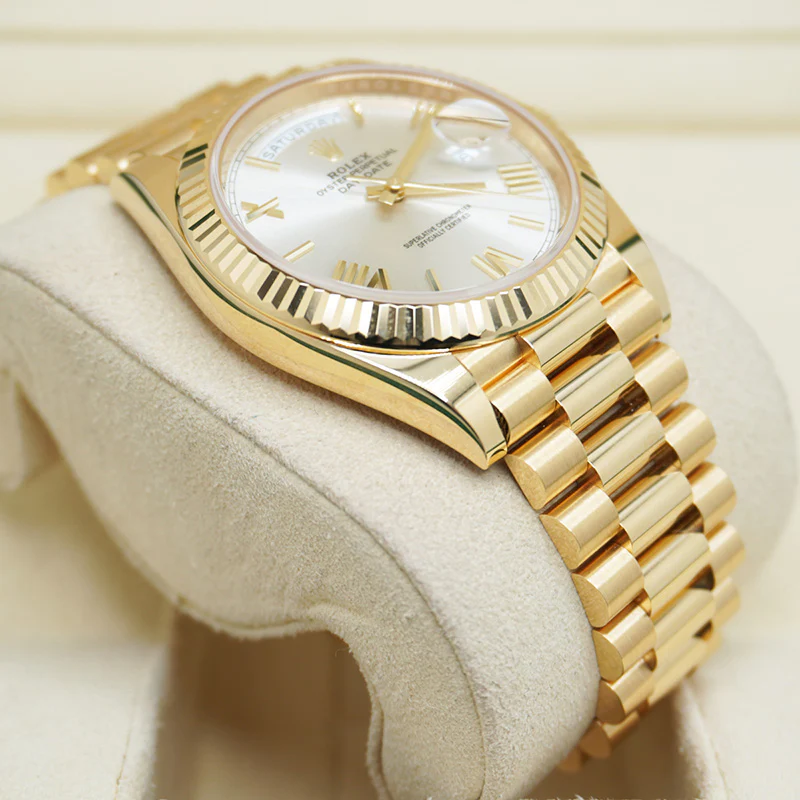 Rolex Day-Date 228238 replica, detalle del fondo de caja, esfera plata
