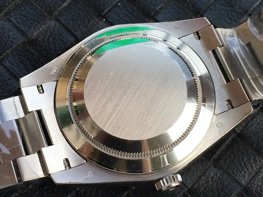 Rolex Day-Date 228239 réplica 40mm — detalle de la corona y la caja