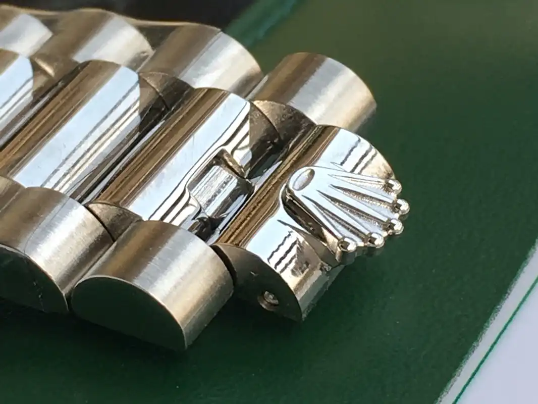 Rolex Day-Date 228239 réplica Miyota esfera plata — vista en ángulo