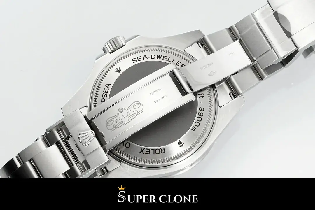 Rolex Deepsea 126660 réplica esfera negra, vista en la muñeca