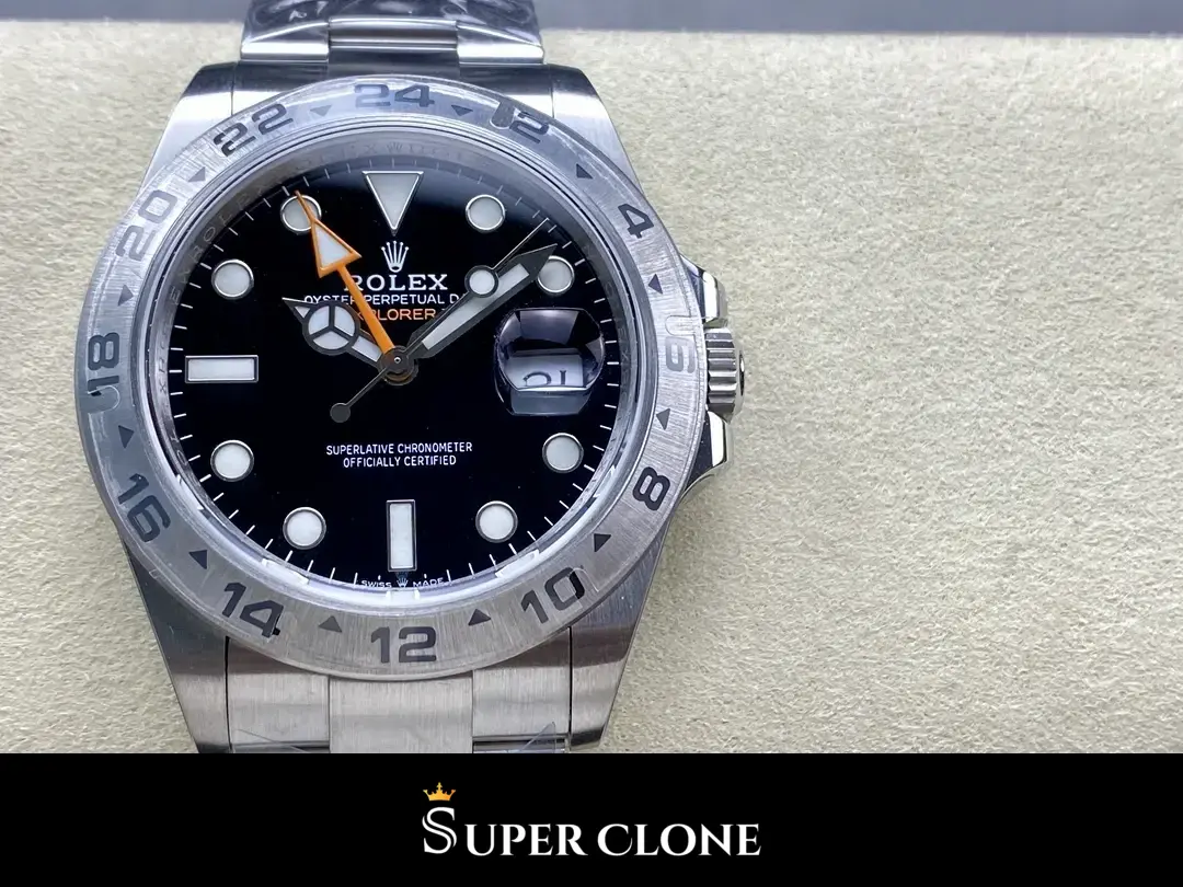 Rolex Explorer II 226570 replica, vista en la muñeca