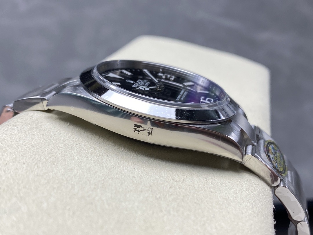 Rolex Explorer 224270 replica esfera negra, macro del bisel