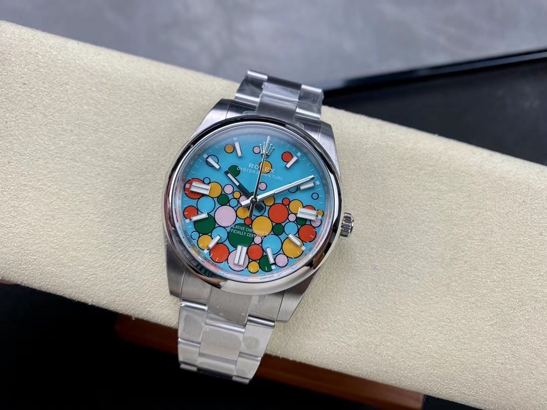 Oyster Perpetual 124300 replica, detalle del fondo de caja