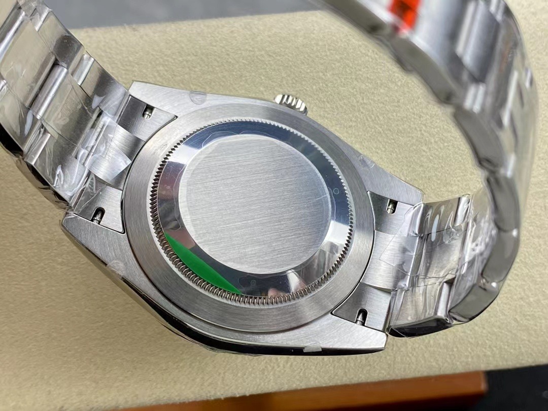 Oyster Perpetual 124300 replica 41 mm, detalle de corona y caja