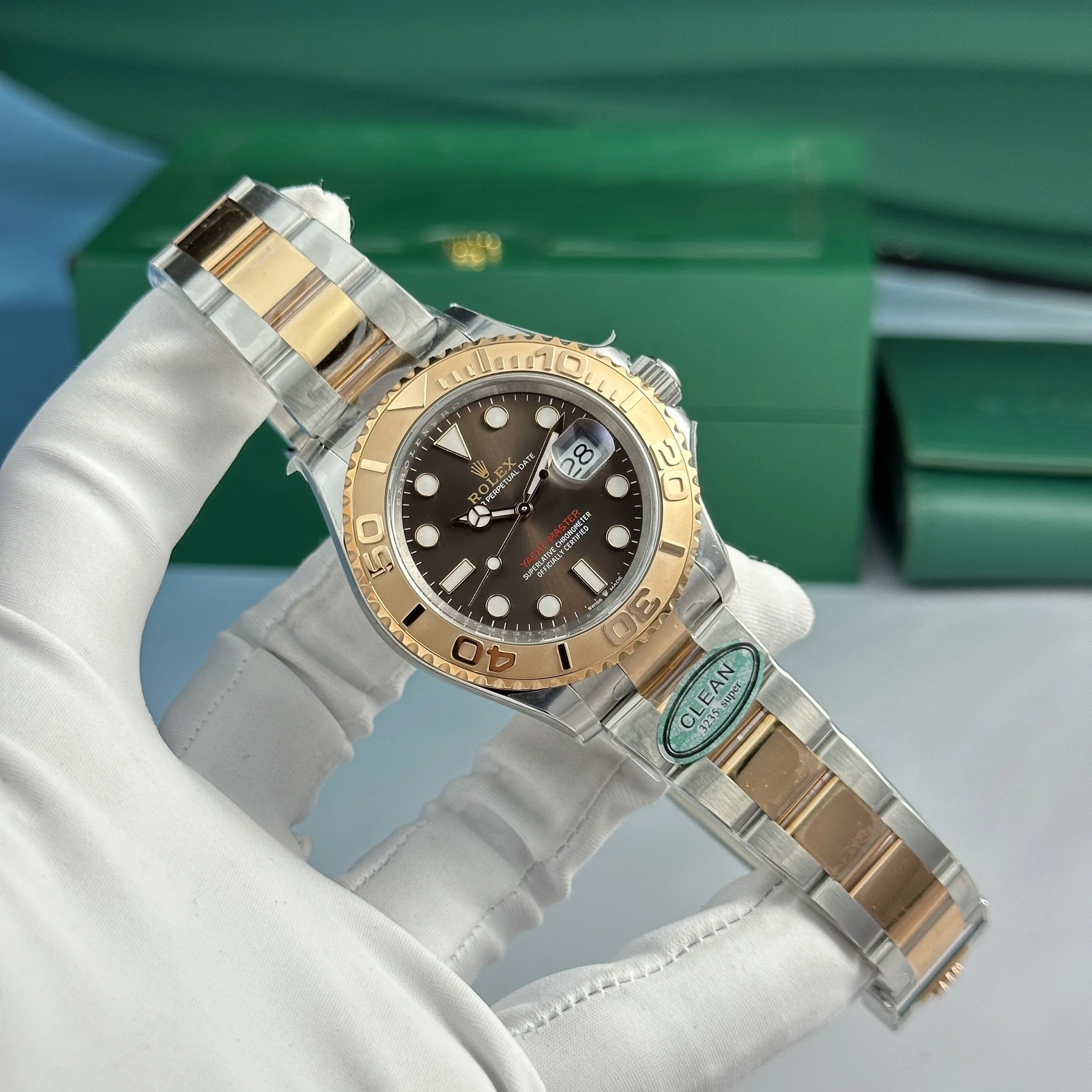 Yacht-Master 126621 réplica 40mm, primer plano de la esfera