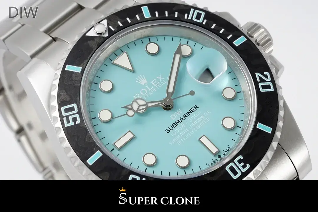 Rolex Submariner Parakeet 116610 replica, foto del lume, indices luminosos brillando