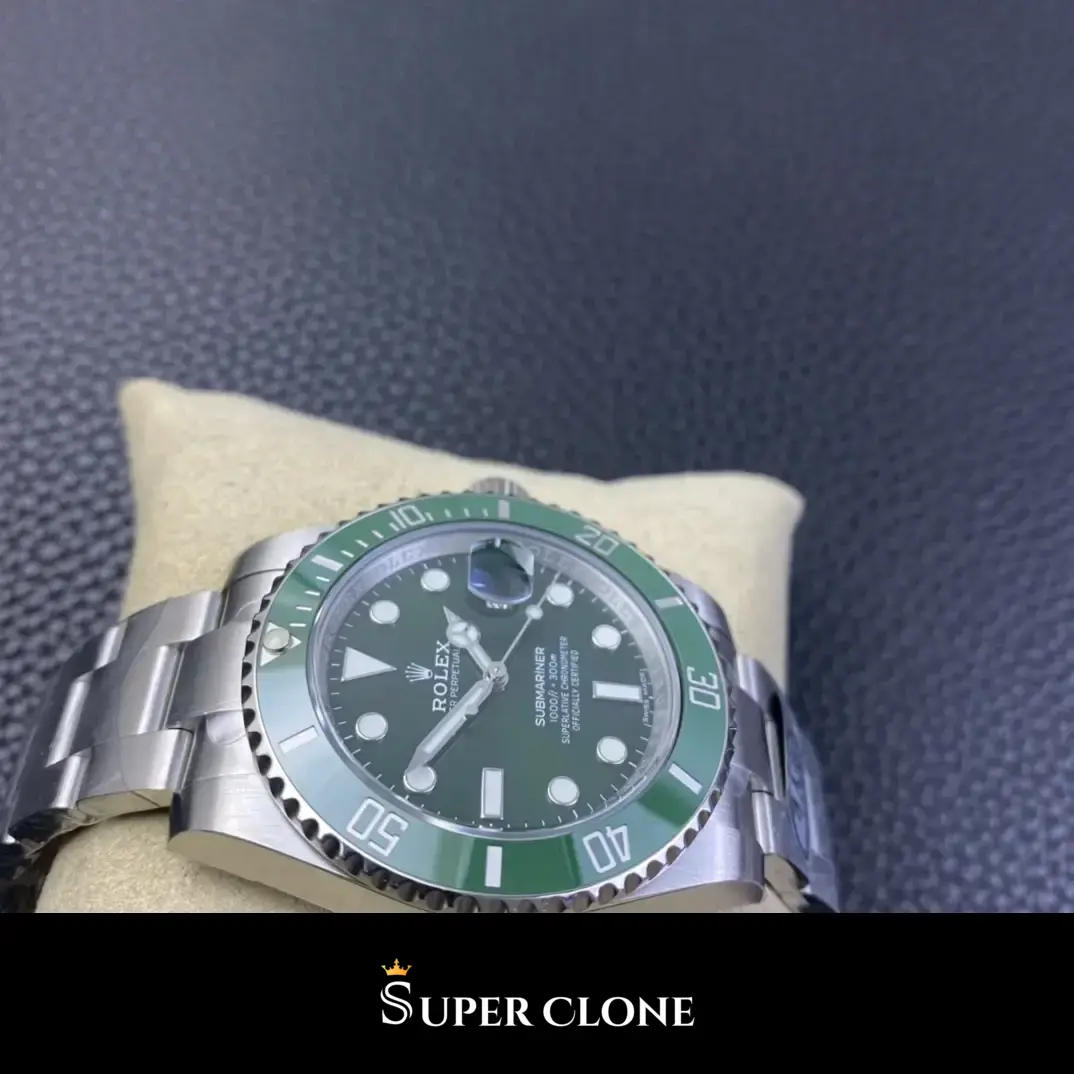 Rolex Submariner Hulk 116610LV replica, detalle del cierre, brazalete Glidelock de acero