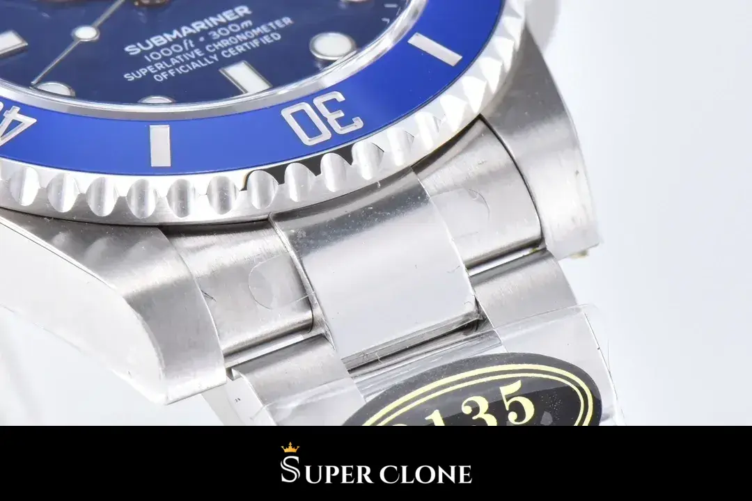 Submariner Smurf 116619LB Rolex replica, primer plano de la esfera, azul sunray