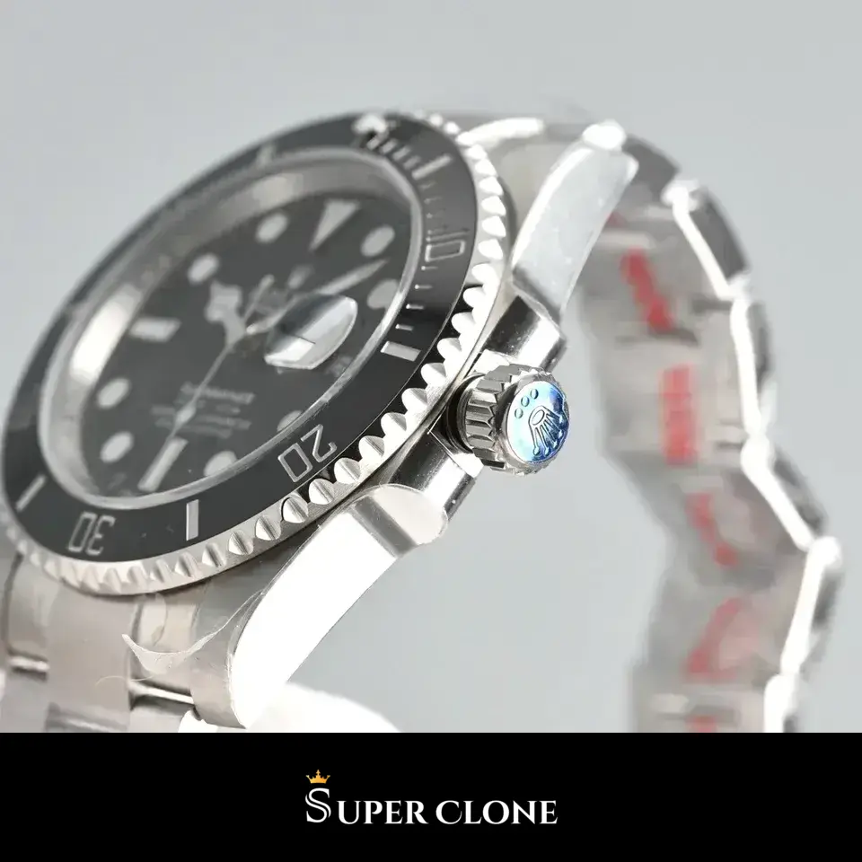 Submariner 126610 Rolex replica, detalle de corona y caja, corona Triplock de rosca