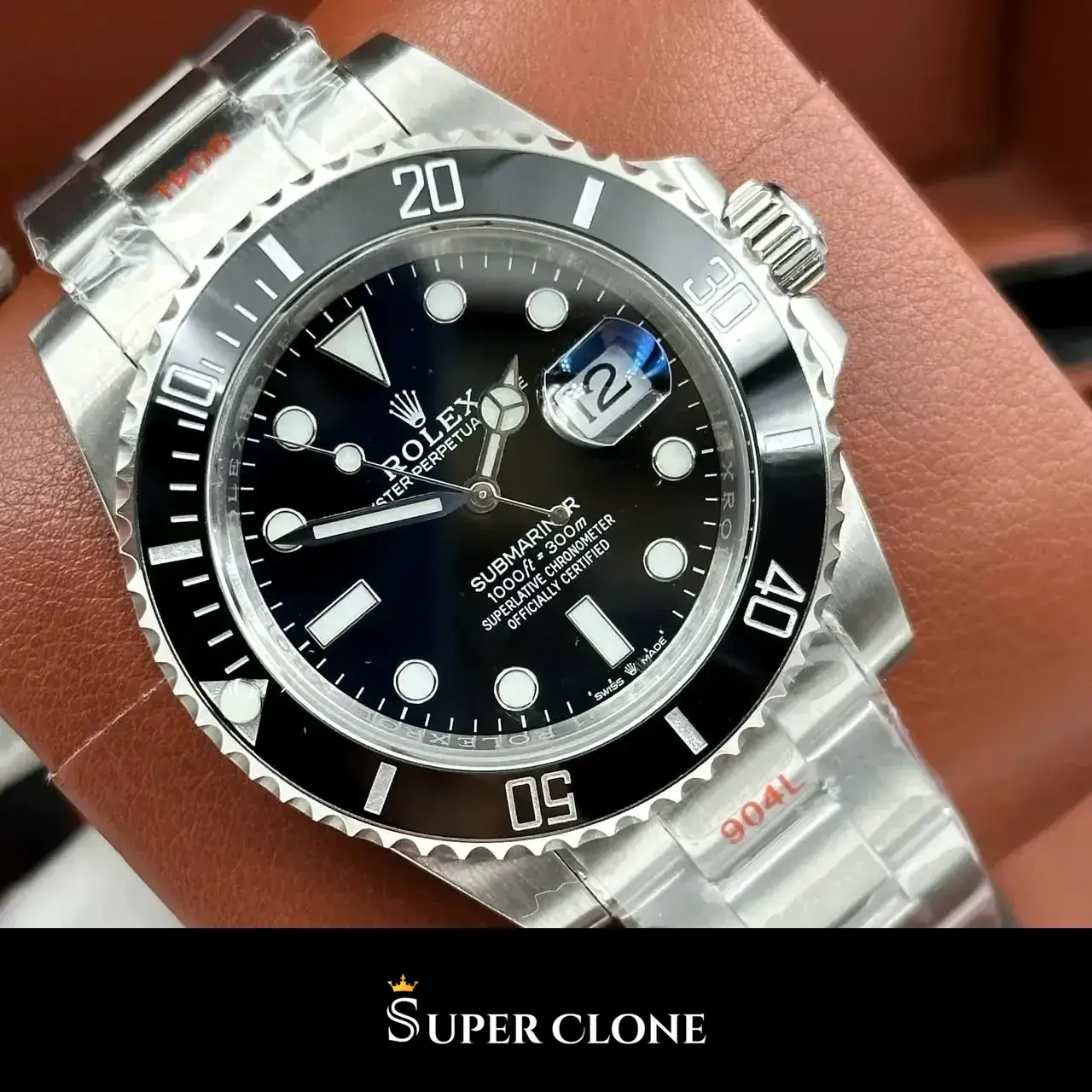 Rolex Submariner 126610 Miyota replica, primer plano de esfera, cíclope sobre la fecha a las 3