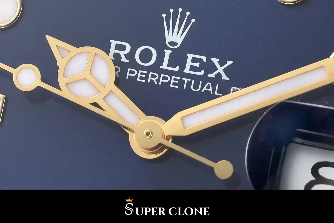 Rolex Submariner 126618LB replica, foto del empaque, reloj de oro con esfera azul