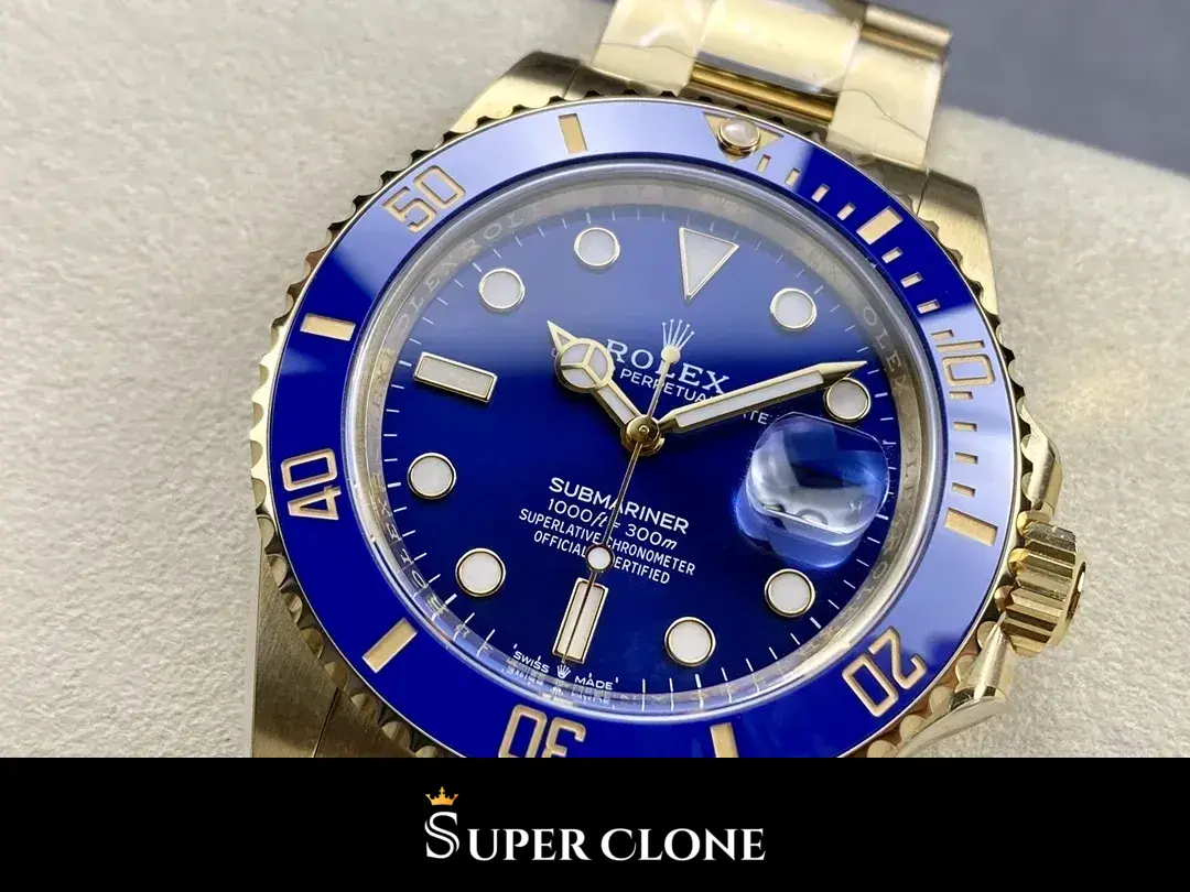 Rolex Submariner 126618LB Miyota replica, foto en la muneca, caja de oro y esfera azul