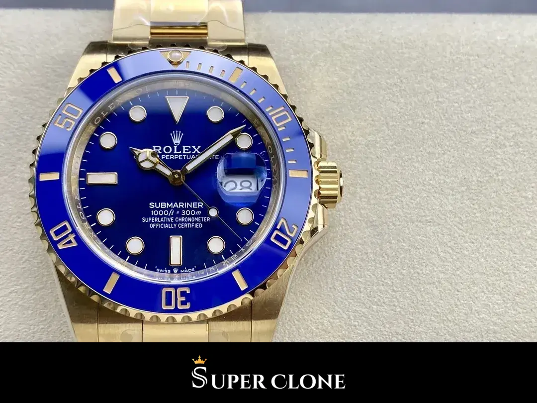 Rolex Submariner 126618LB replica, foto del lume, indices brillando sobre esfera azul
