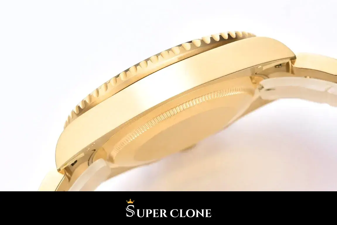 Submariner 126618LN réplica, perfil lateral, asas de oro pulido