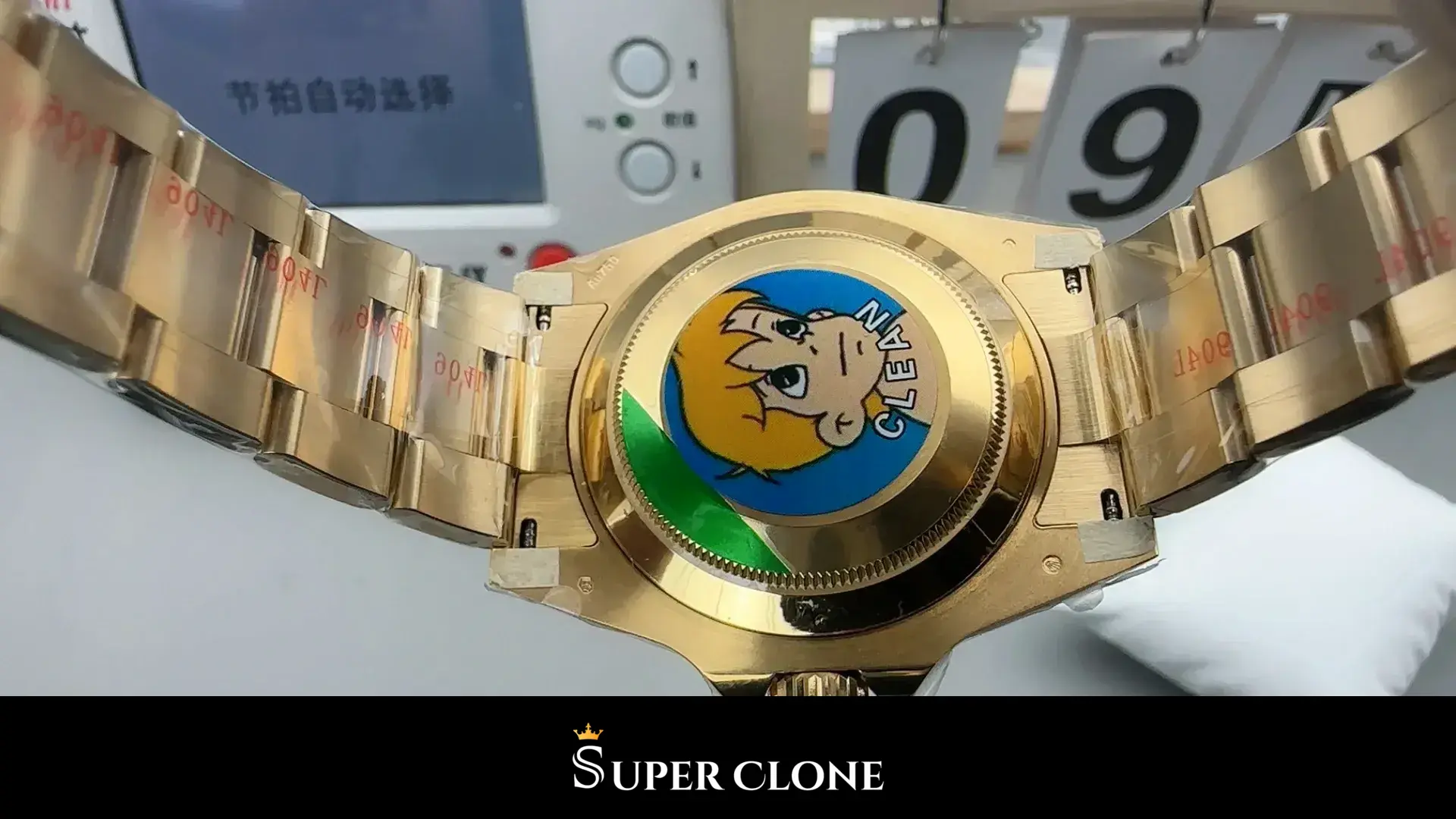 Submariner 126618LN réplica, detalle del cierre, Oysterlock de oro con logo de corona