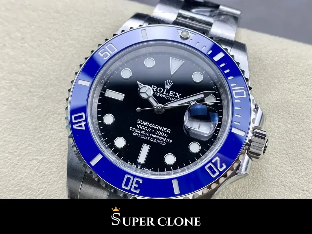 Rolex Submariner Cookie Monster 126619LB replica Miyota, foto en muñeca, esfera negra y bisel azul