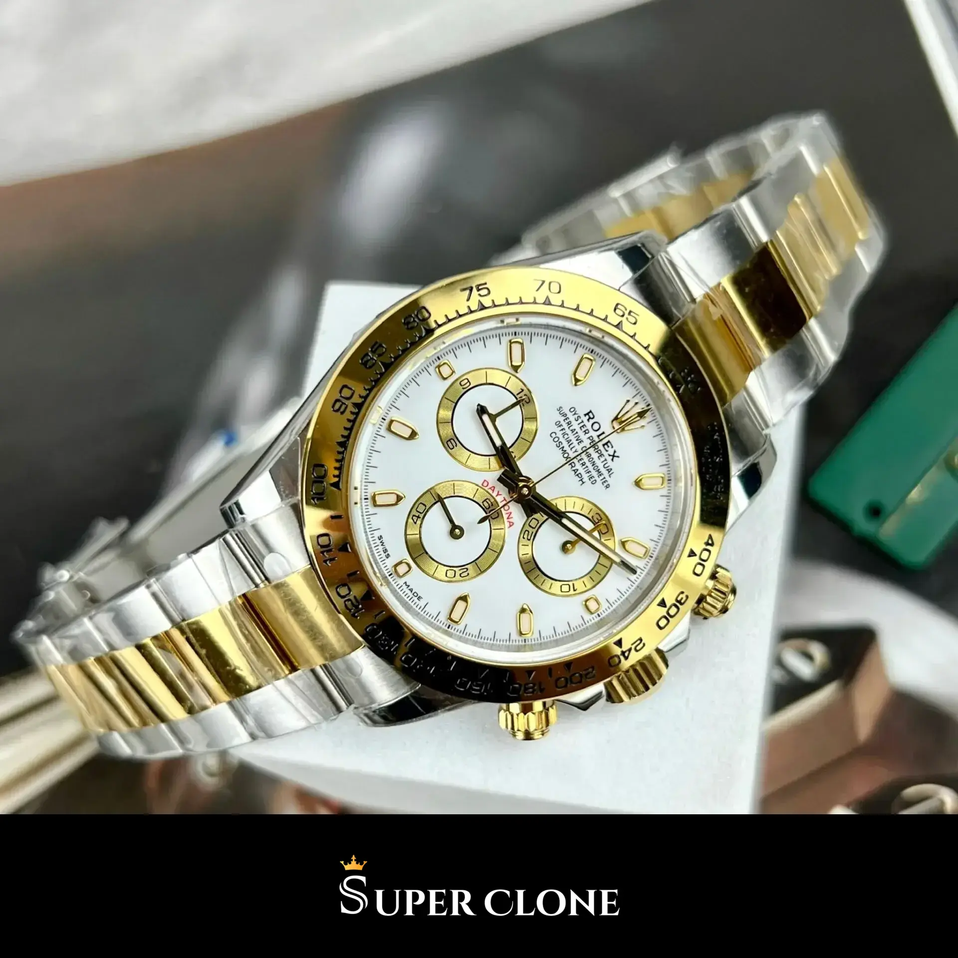 Rolex Daytona 126503 replica, detalle del fondo de la caja