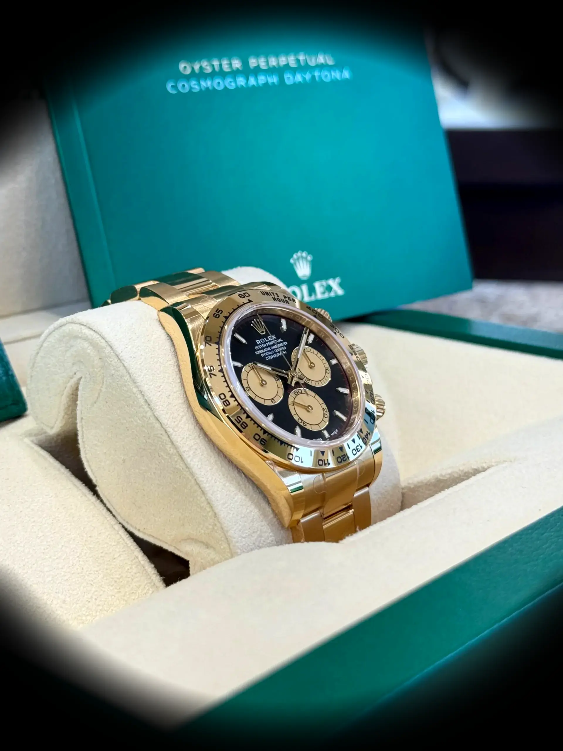 Rolex Daytona 126508 super clon esfera negra, detalle del fondo de caja