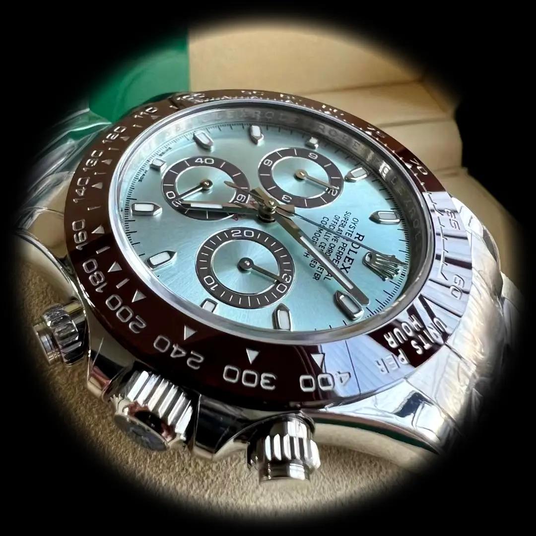 Rolex Daytona 116506 replica, detalle del fondo de caja, esfera azul hielo