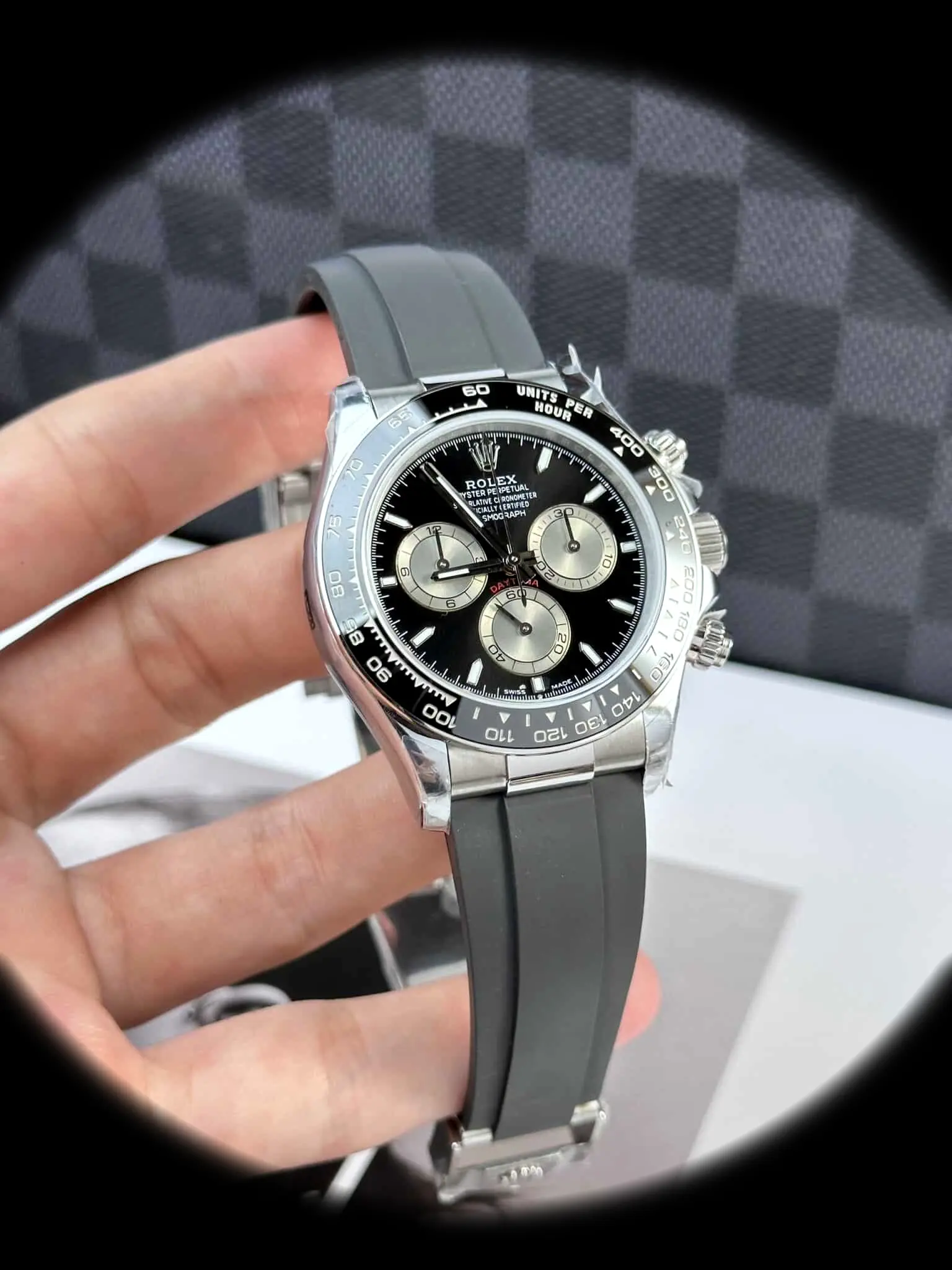 Rolex Daytona 126519LN Super Clon, detalle del fondo de la caja