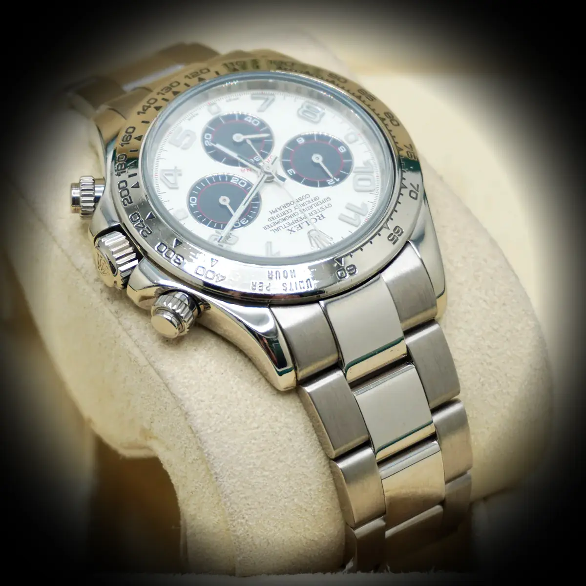 Rolex Daytona 116509 clon ETA, esfera plateada, macro del bisel