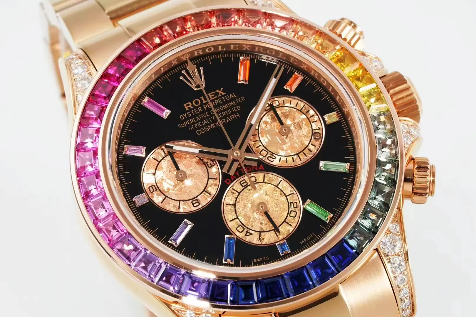 Rolex Daytona Rainbow 116595RBOW detalle de las subesferas de cristal en oro rosa sobre esfera negra lacada