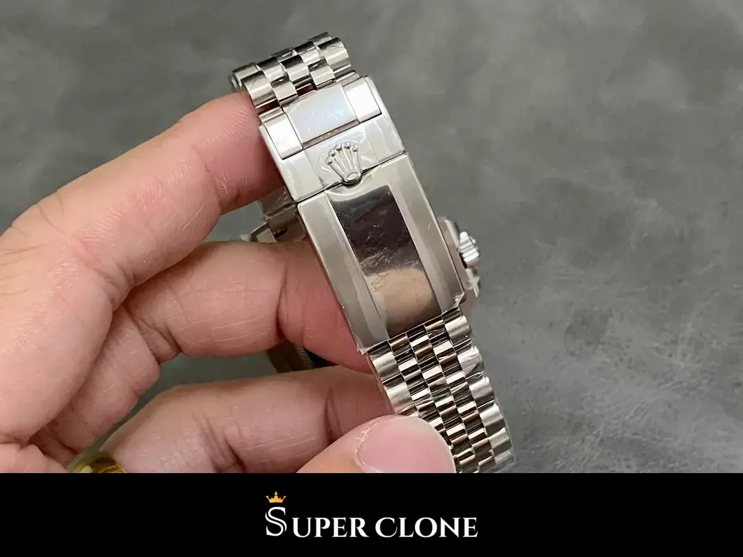 Rolex GMT-Master 126710BLNR replica Batman, detalle de la esfera negra