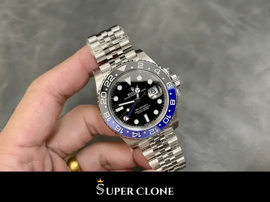 Rolex GMT-Master 126710BLNR replica Batman, detalle de la corona y la caja