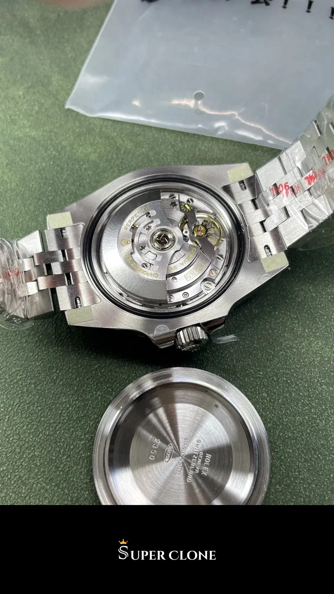 Rolex GMT-Master 126710BLNR replica, esfera verde, vista 2