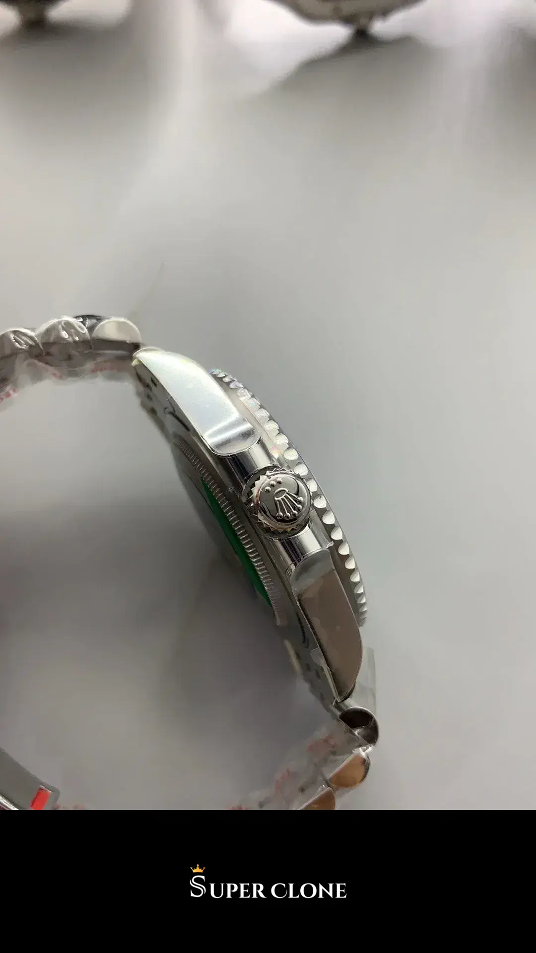 Rolex GMT-Master 126710BLNR replica, esfera verde, vista 20
